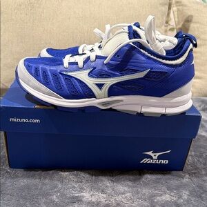 Mizuno women’s Royal Blue and White Athletic Trainers softball Shoes 8.5 sz NWT